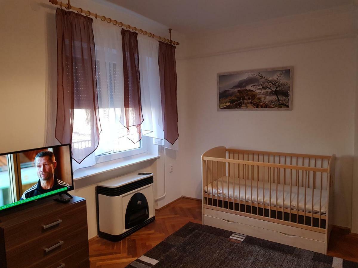 Lia Apartman Kiskunhalas Ngoại thất bức ảnh